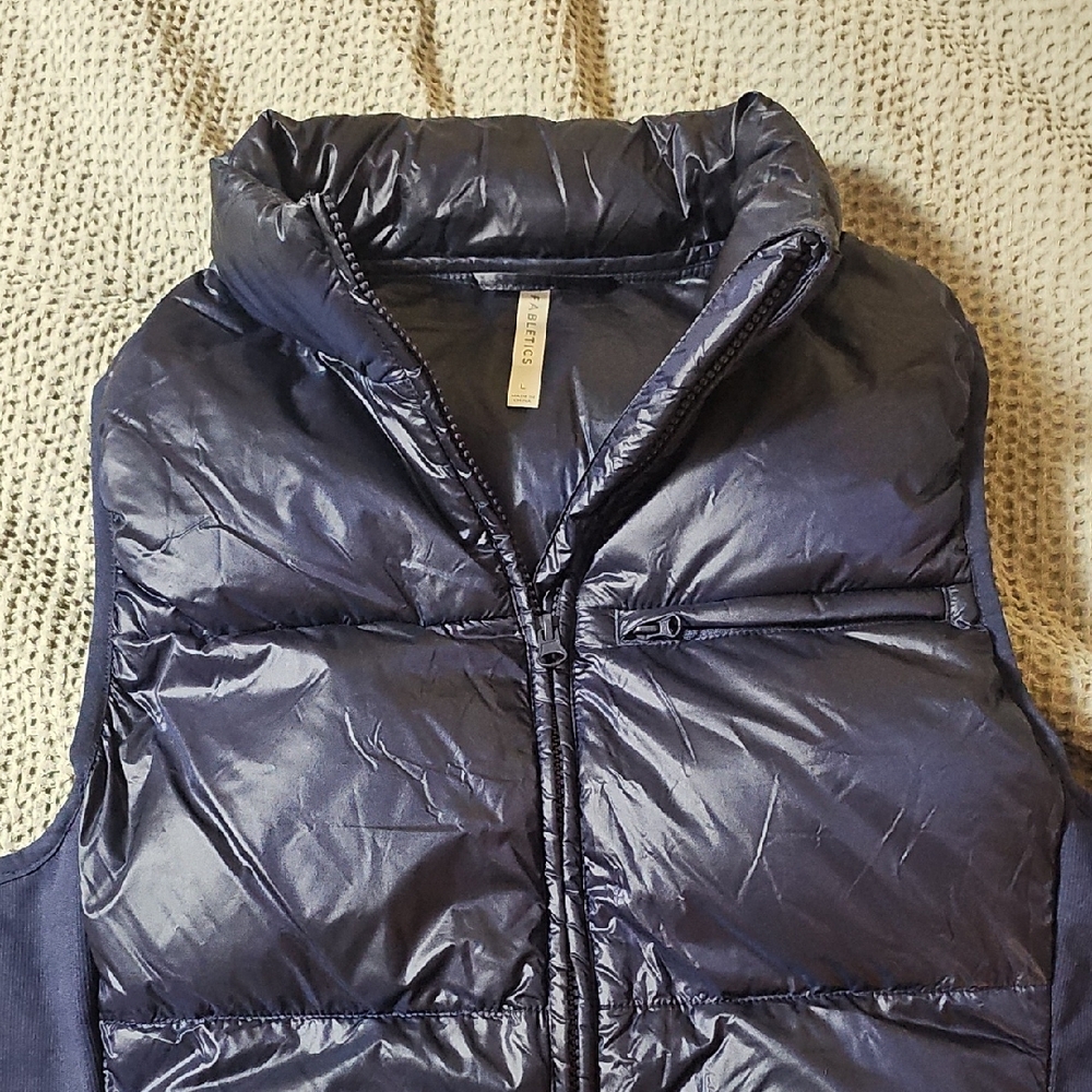 Fabletics Elliot Packable Women's Puffer Vest – Deep Navy (Large) - Picture 4 of 15